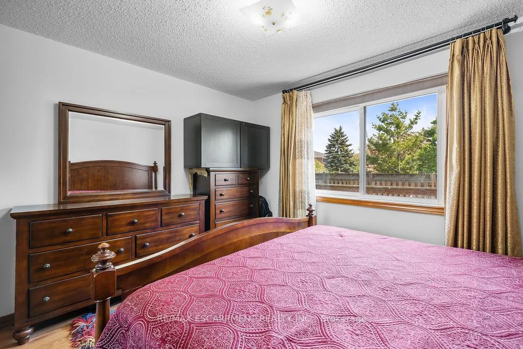 Photo 25 of 140 Solomon Crescent, Hamilton, Trenholme — HOMEH