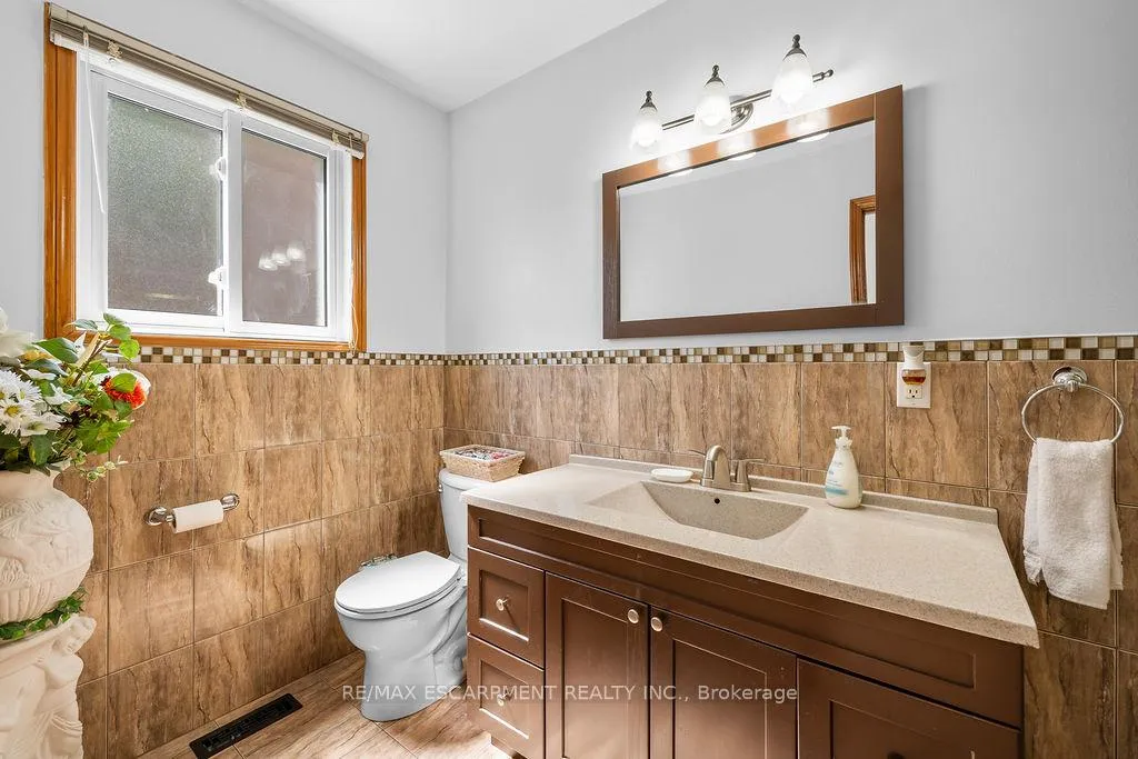 Photo 26 of 140 Solomon Crescent, Hamilton, Trenholme — HOMEH