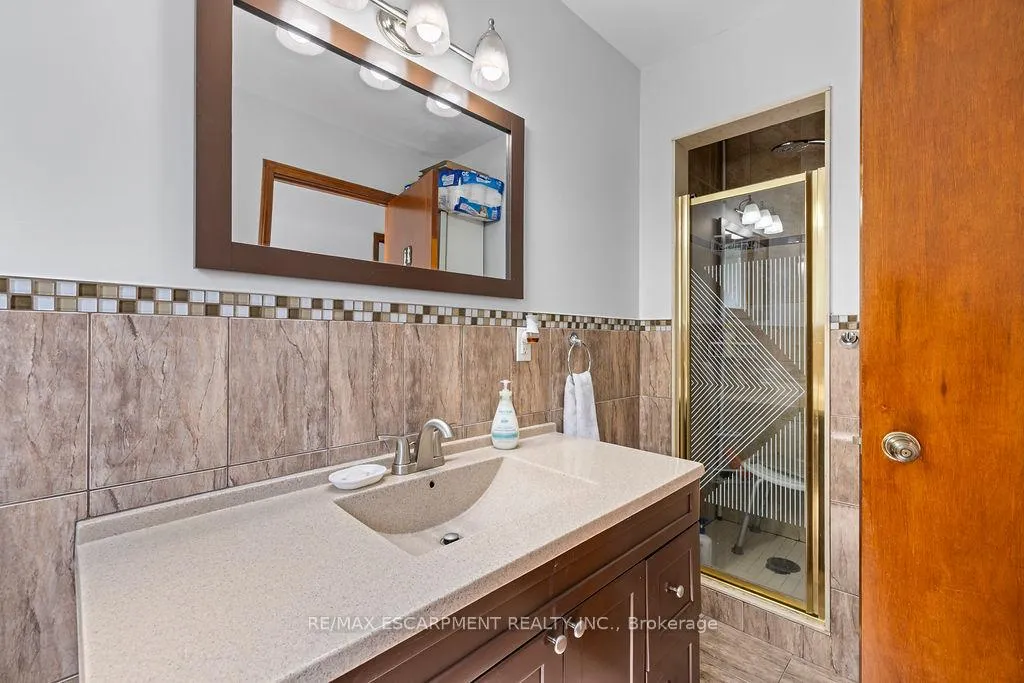 Photo 27 of 140 Solomon Crescent, Hamilton, Trenholme — HOMEH