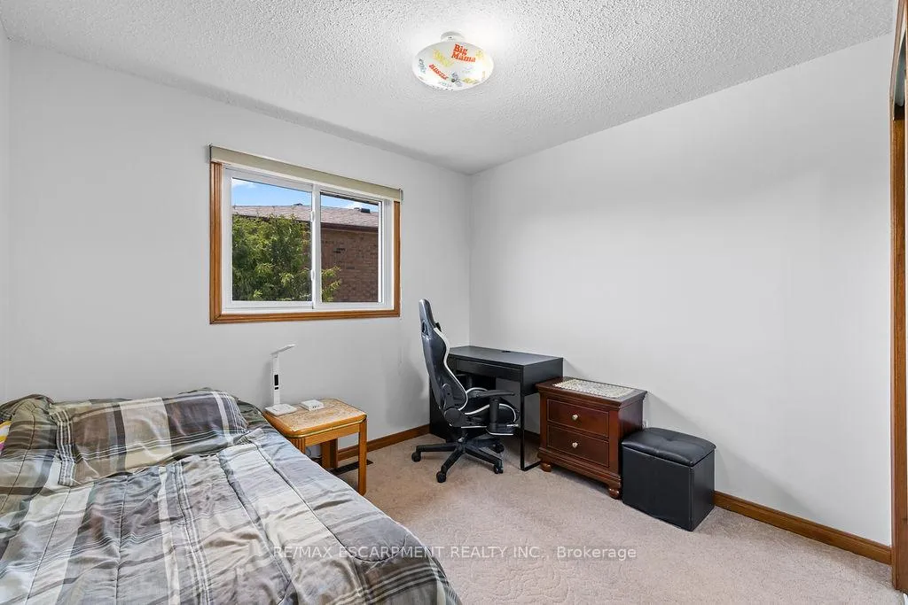 Photo 32 of 140 Solomon Crescent, Hamilton, Trenholme — HOMEH