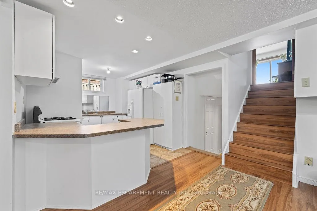 Photo 36 of 140 Solomon Crescent, Hamilton, Trenholme — HOMEH