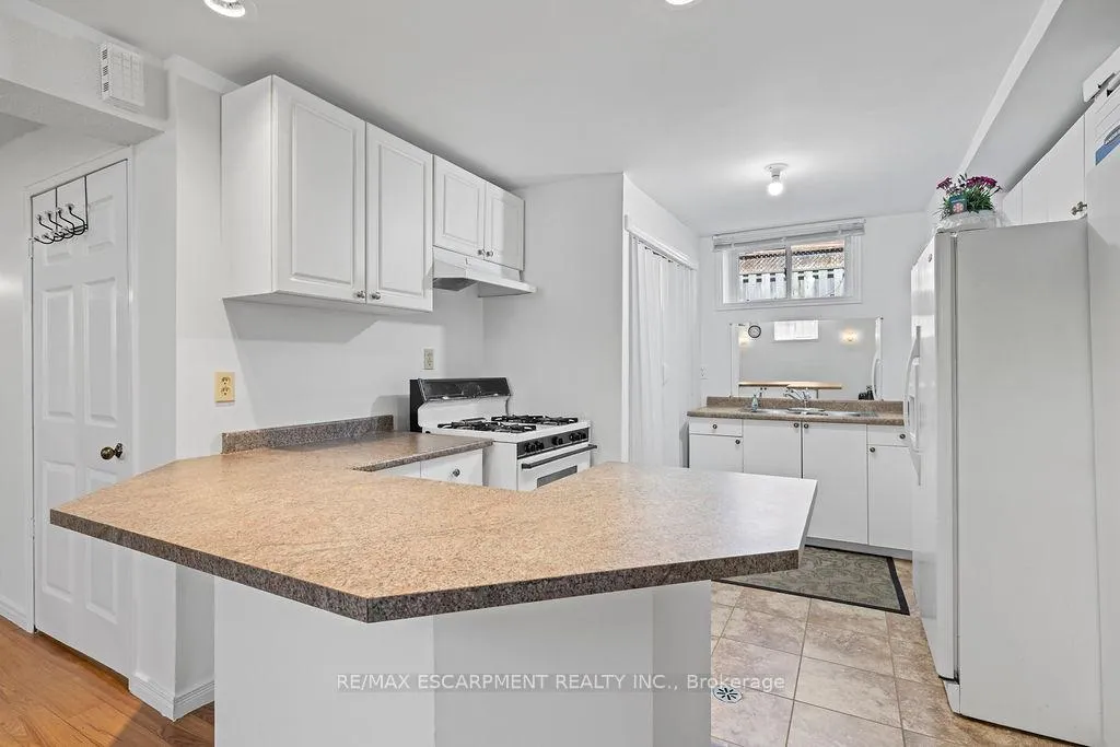 Photo 37 of 140 Solomon Crescent, Hamilton, Trenholme — HOMEH