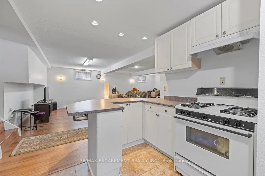 Photo 39 of 140 Solomon Crescent, Hamilton, Trenholme — HOMEH