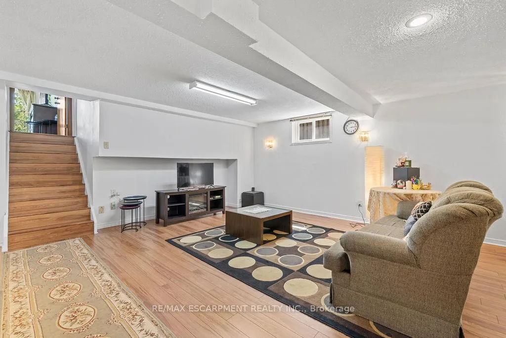 Photo 40 of 140 Solomon Crescent, Hamilton, Trenholme — HOMEH