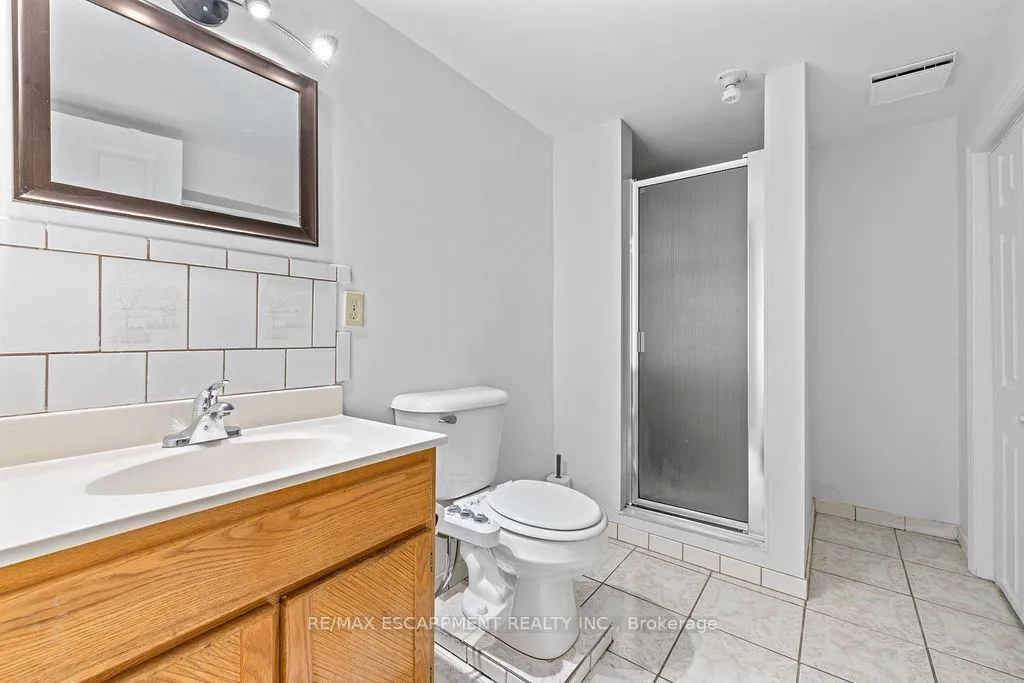 Photo 44 of 140 Solomon Crescent, Hamilton, Trenholme — HOMEH