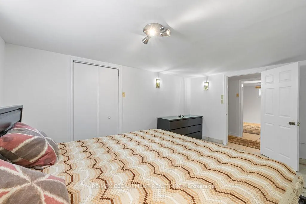 Photo 45 of 140 Solomon Crescent, Hamilton, Trenholme — HOMEH