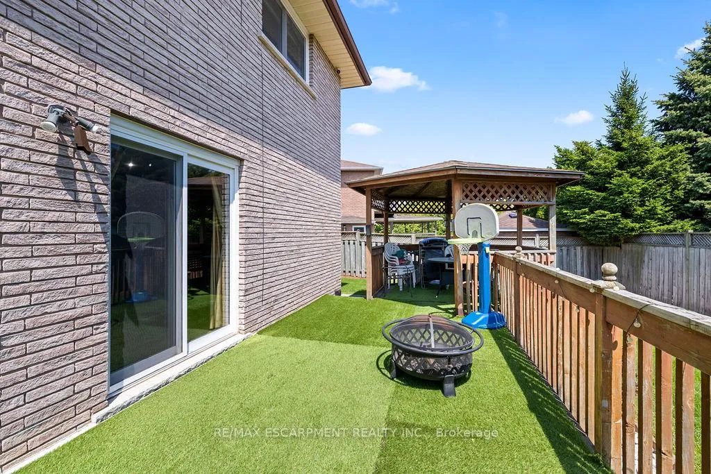 Photo 48 of 140 Solomon Crescent, Hamilton, Trenholme — HOMEH