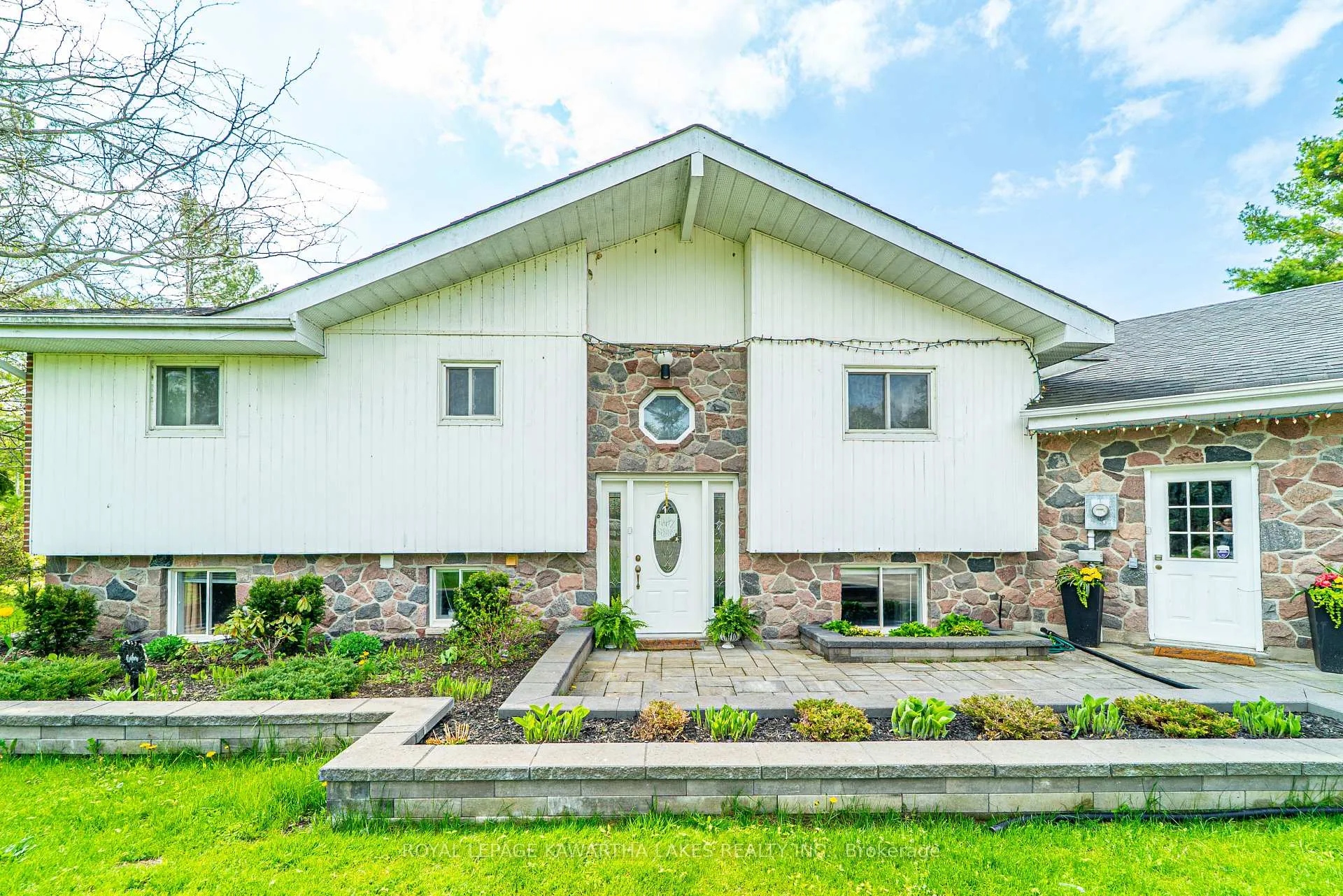 Photo 2 of 1032 Zion Road, Kawartha Lakes, Mariposa — HOMEH