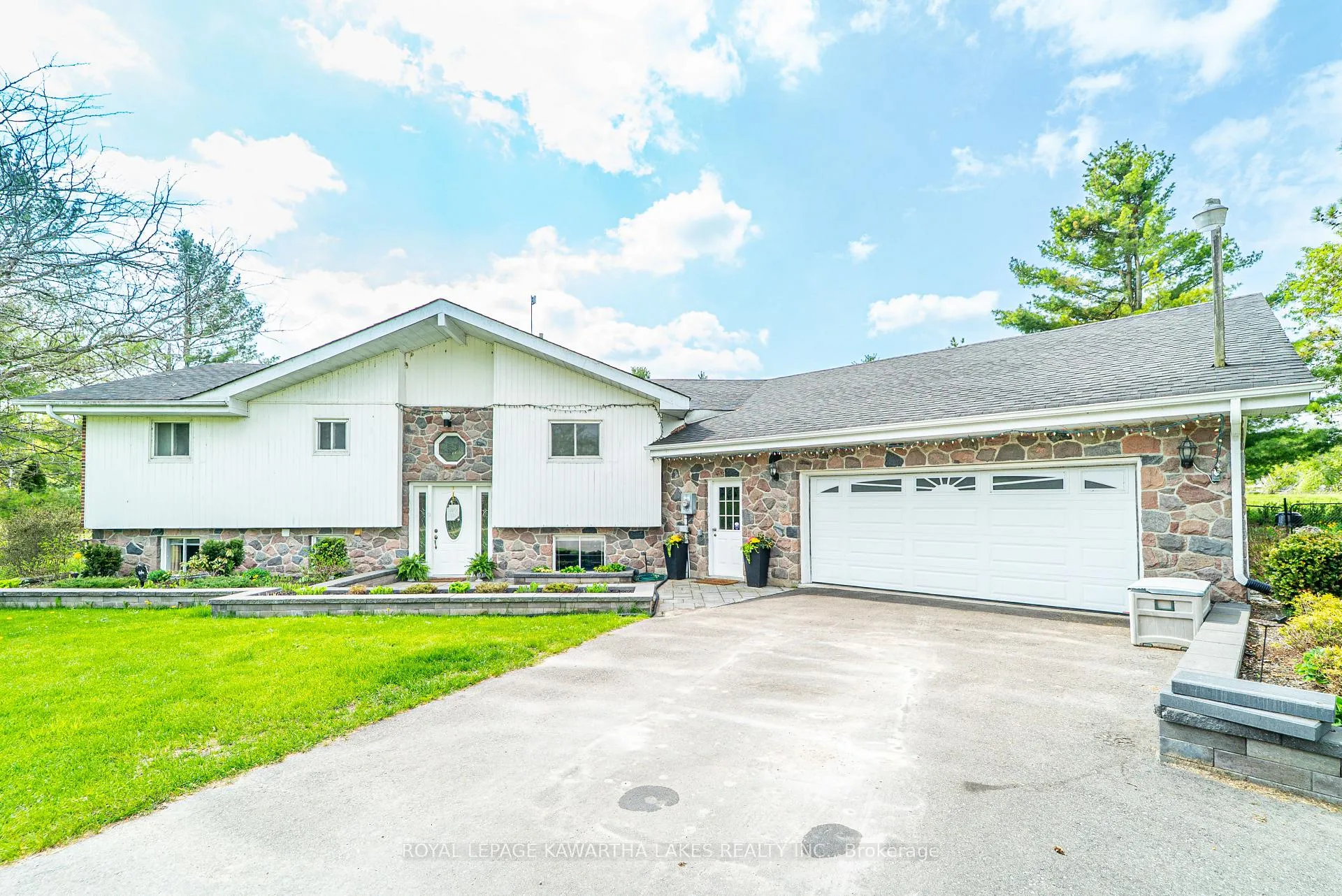 Photo 3 of 1032 Zion Road, Kawartha Lakes, Mariposa — HOMEH