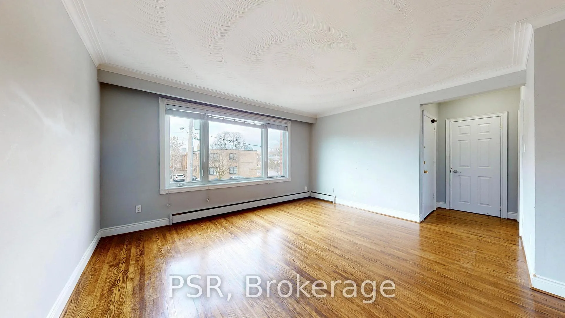 Photo 4 of Unit Upper, 37 Morgan Avenue, Etobicoke, Stonegate-Queensway — HOMEH