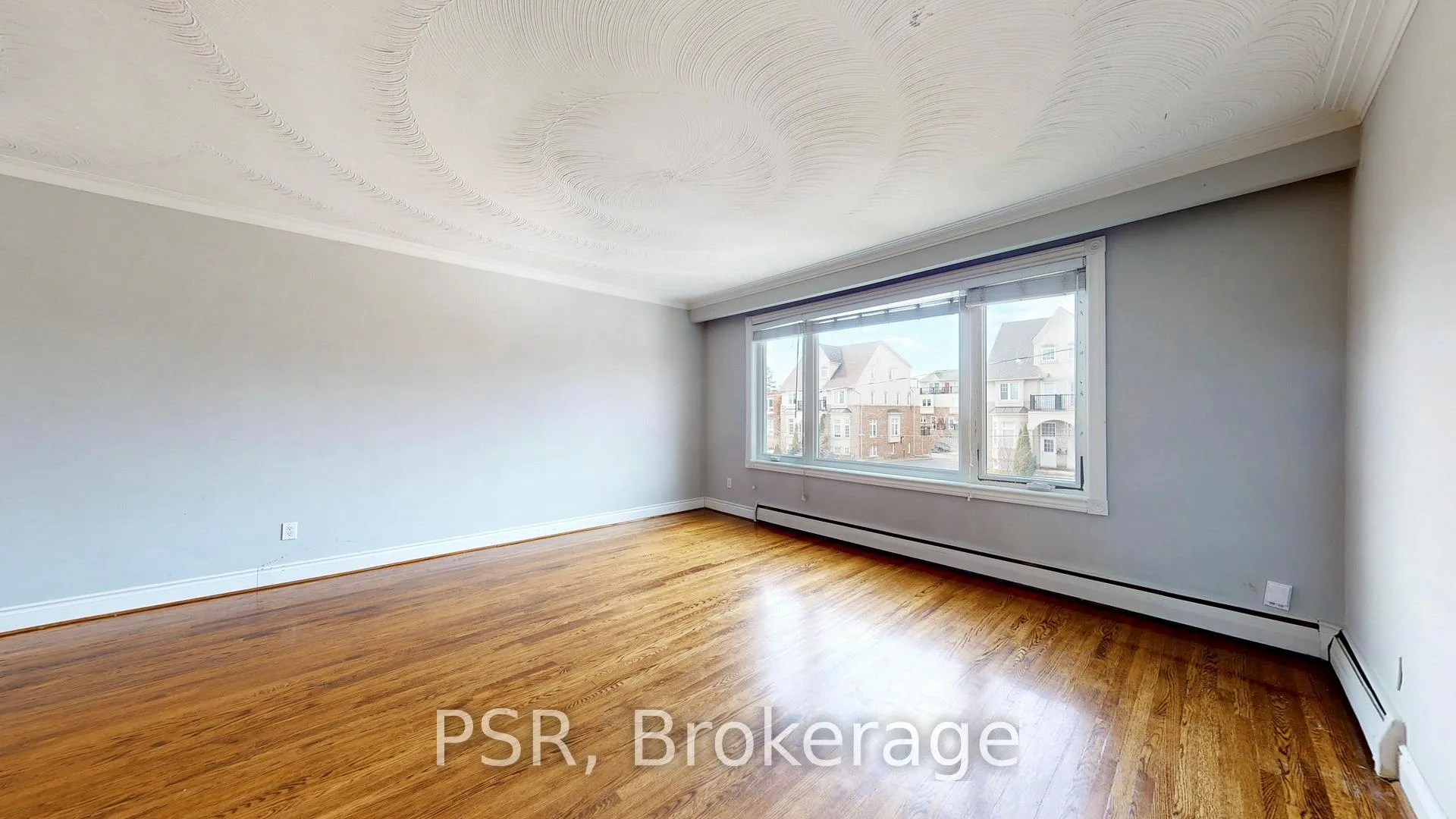 Photo 5 of Unit Upper, 37 Morgan Avenue, Etobicoke, Stonegate-Queensway — HOMEH