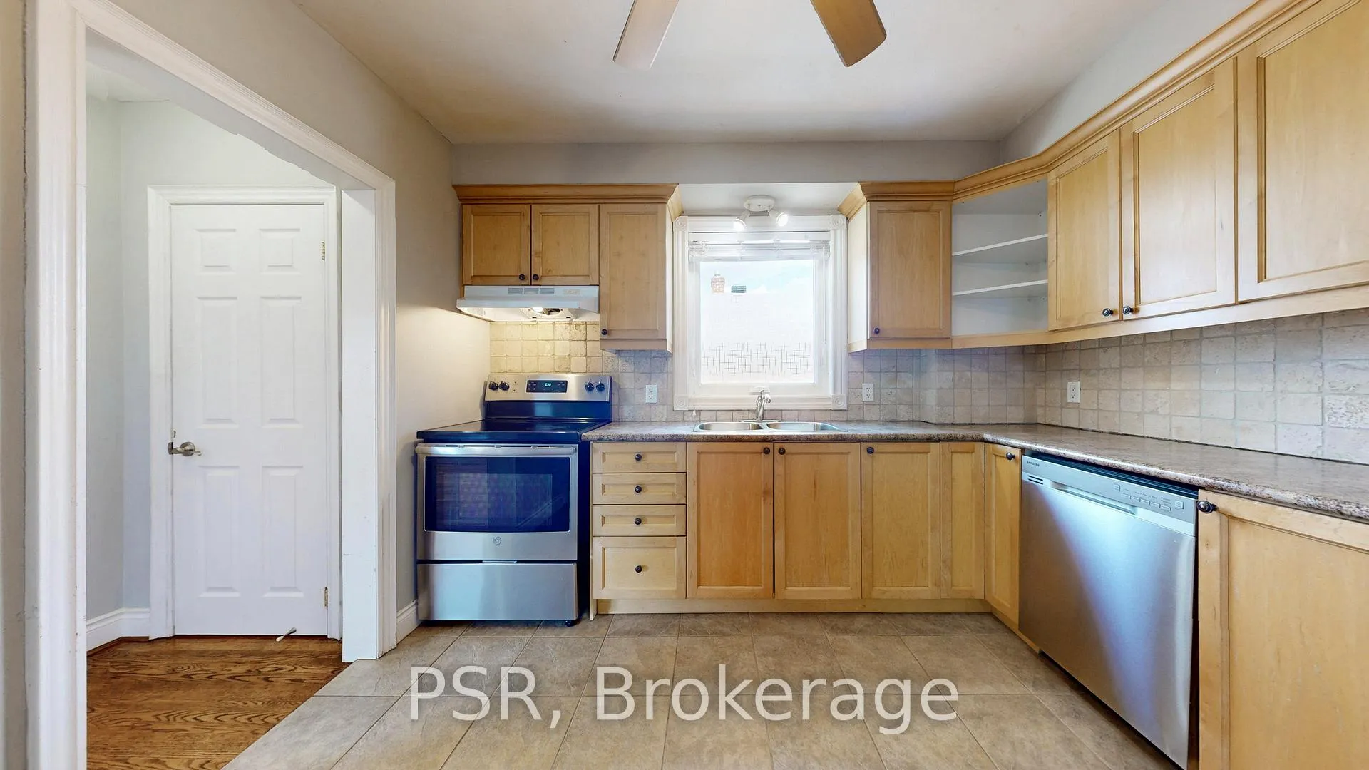 Photo 13 of Unit Upper, 37 Morgan Avenue, Etobicoke, Stonegate-Queensway — HOMEH