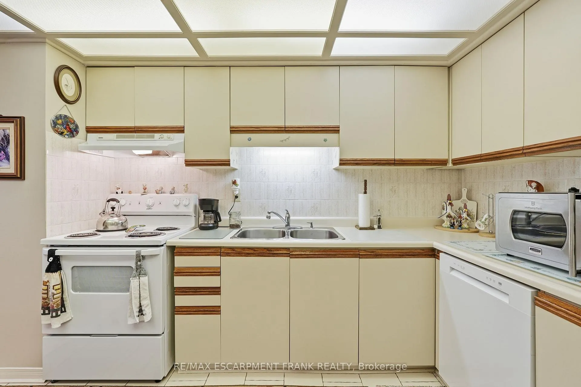Photo 17 of Unit 1, 1675 Upper Gage Avenue, Hamilton, Broughton — HOMEH