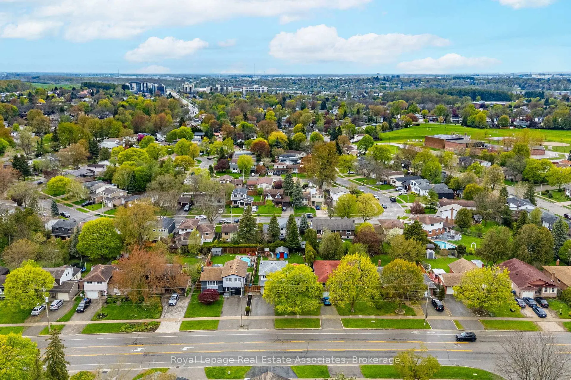 Photo 2 of 131 Fife Road, Guelph, Willow West/Sugarbush/West Acres — HOMEH