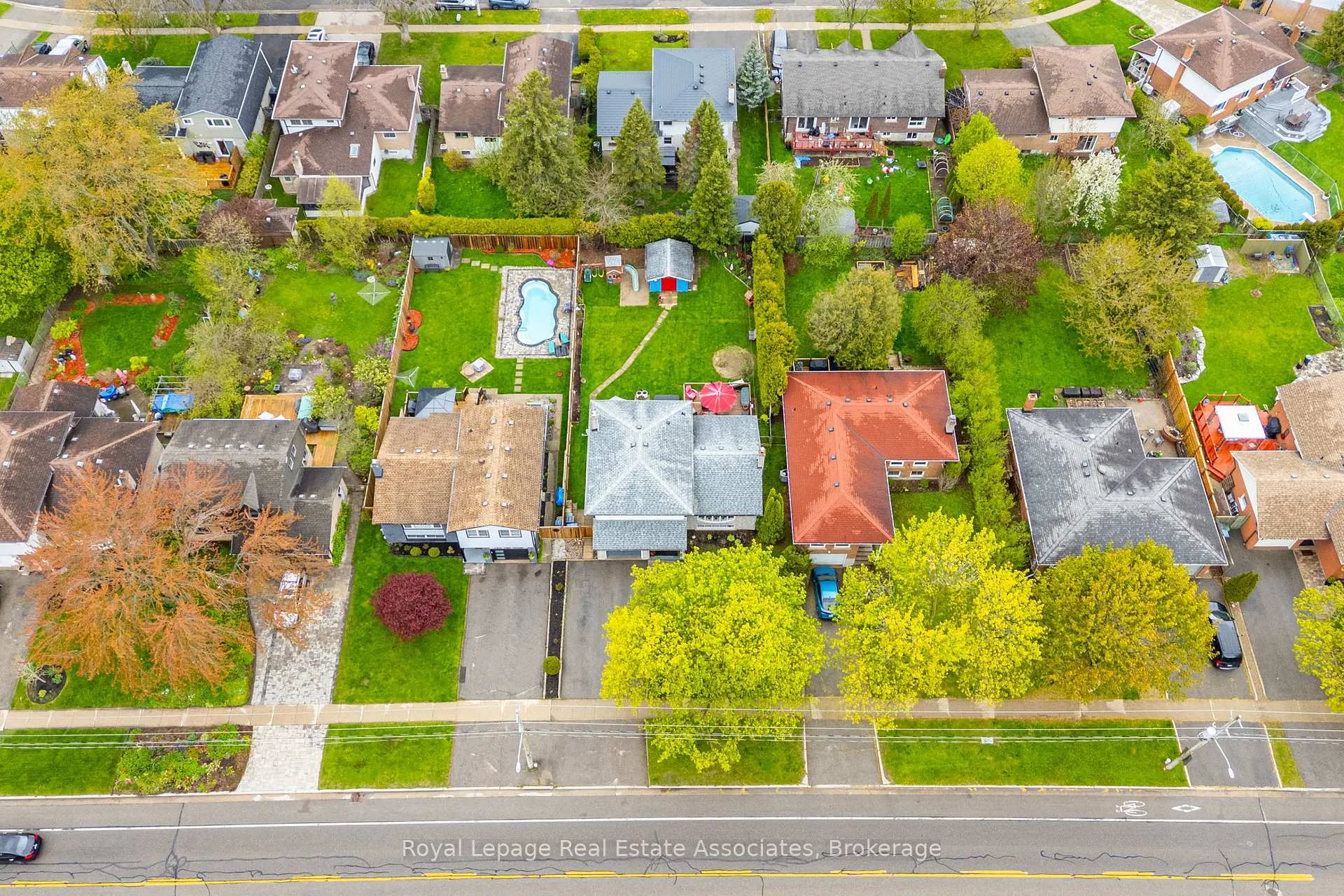 Photo 3 of 131 Fife Road, Guelph, Willow West/Sugarbush/West Acres — HOMEH