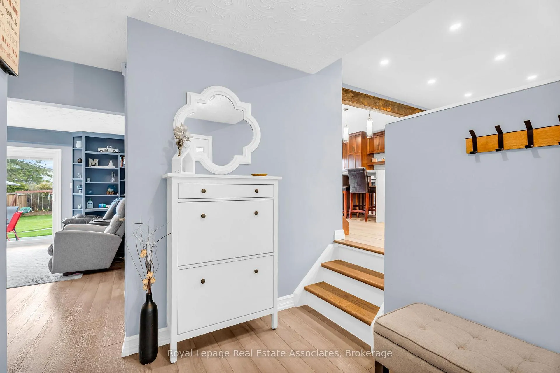 Photo 8 of 131 Fife Road, Guelph, Willow West/Sugarbush/West Acres — HOMEH