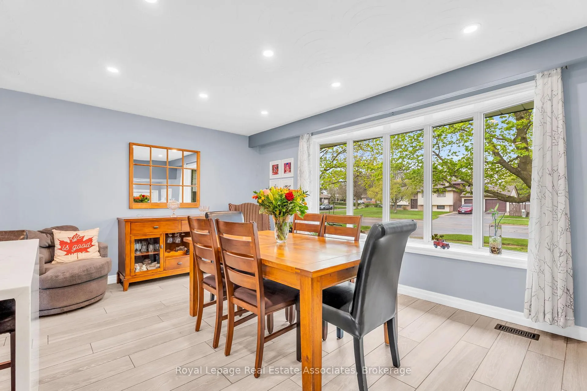 Photo 17 of 131 Fife Road, Guelph, Willow West/Sugarbush/West Acres — HOMEH