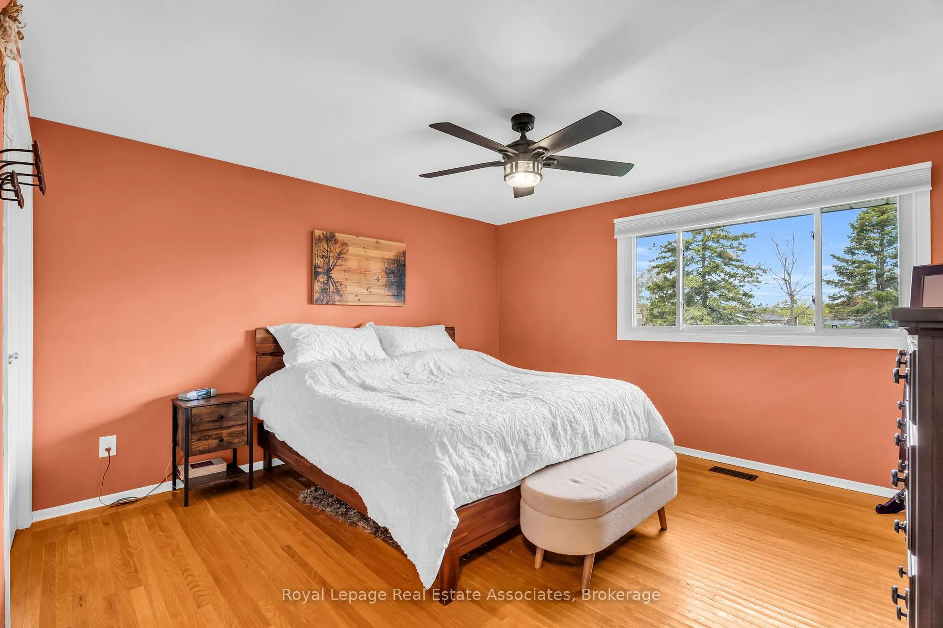 Photo 24 of 131 Fife Road, Guelph, Willow West/Sugarbush/West Acres — HOMEH