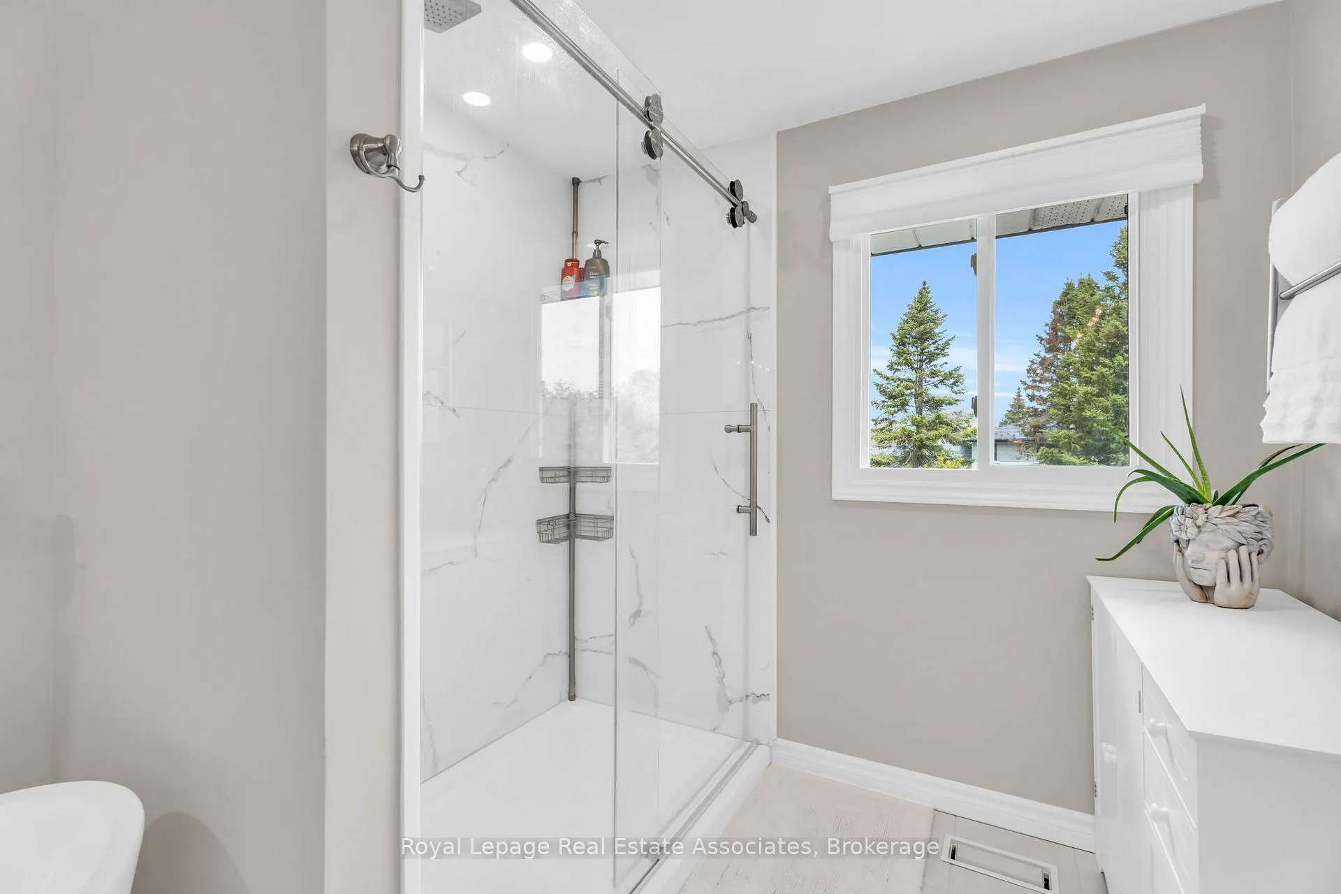 Photo 28 of 131 Fife Road, Guelph, Willow West/Sugarbush/West Acres — HOMEH