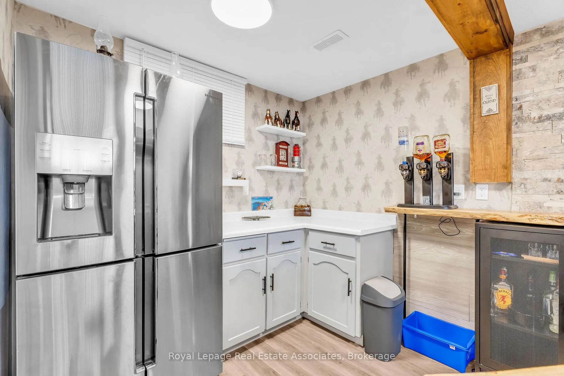 Photo 32 of 131 Fife Road, Guelph, Willow West/Sugarbush/West Acres — HOMEH