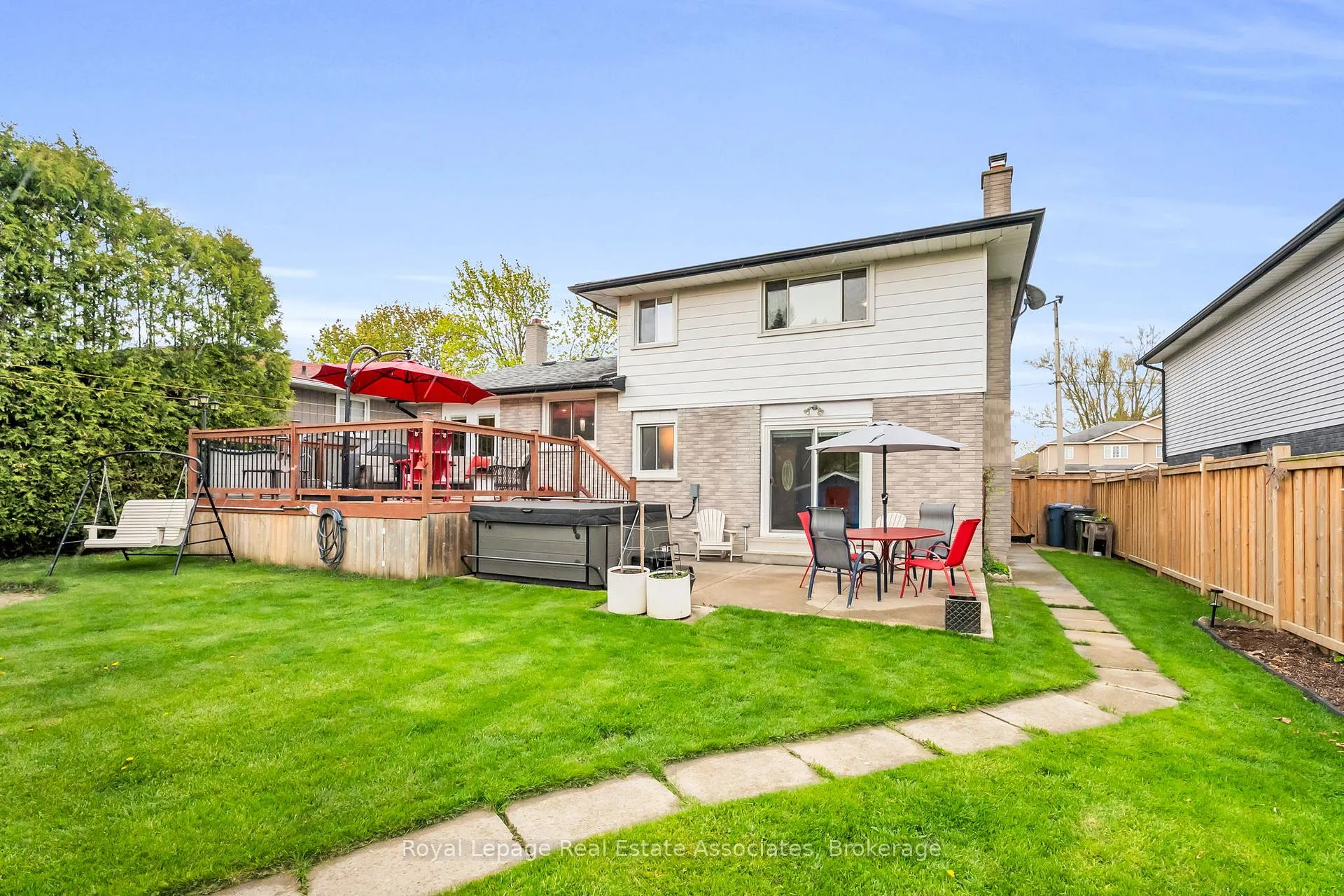 Photo 40 of 131 Fife Road, Guelph, Willow West/Sugarbush/West Acres — HOMEH
