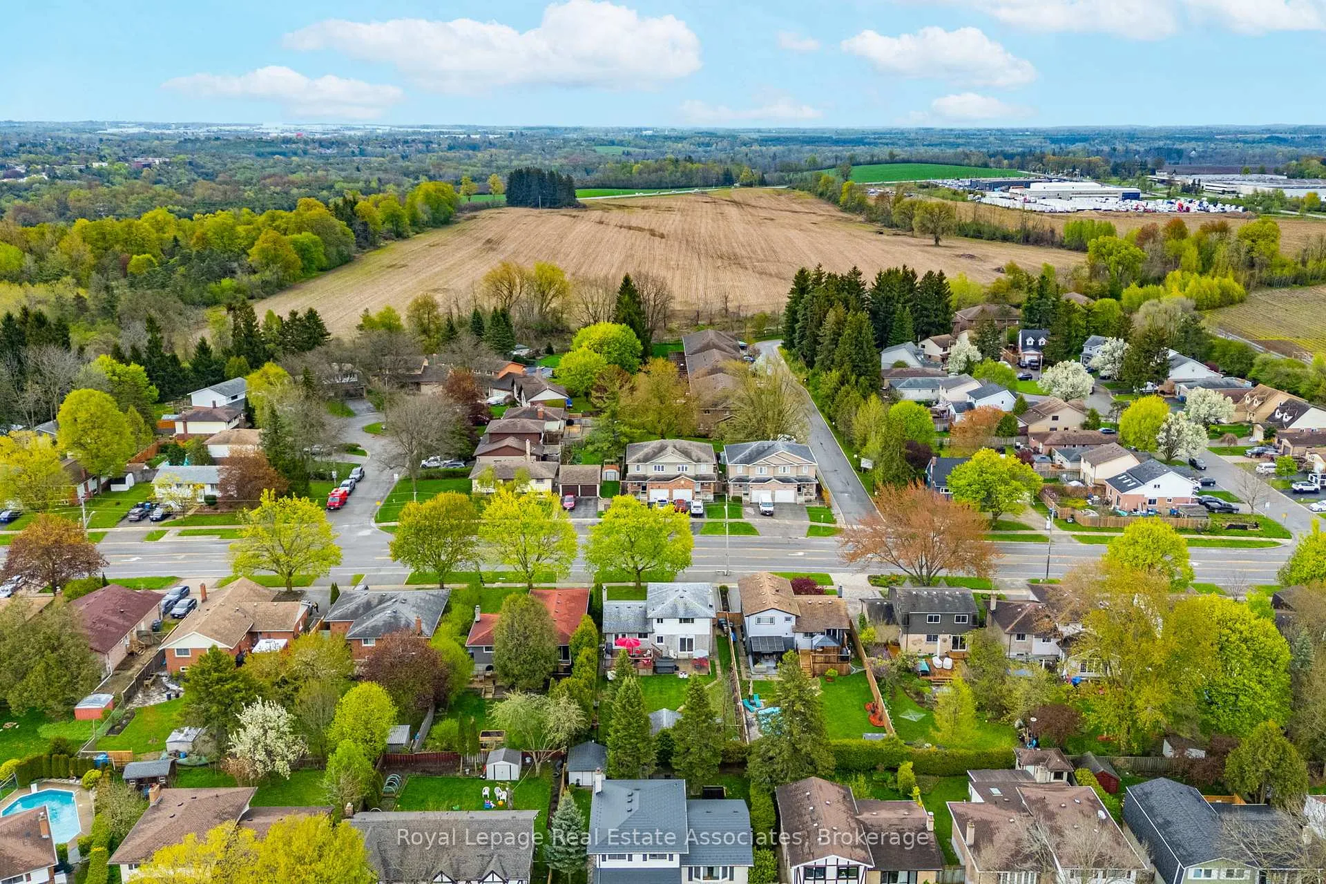 Photo 42 of 131 Fife Road, Guelph, Willow West/Sugarbush/West Acres — HOMEH