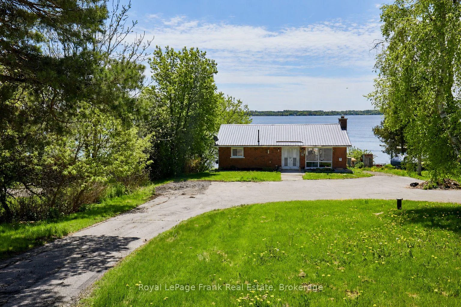 Photo 3 of 36 Summer Drive, Kawartha Lakes, Mariposa — HOMEH