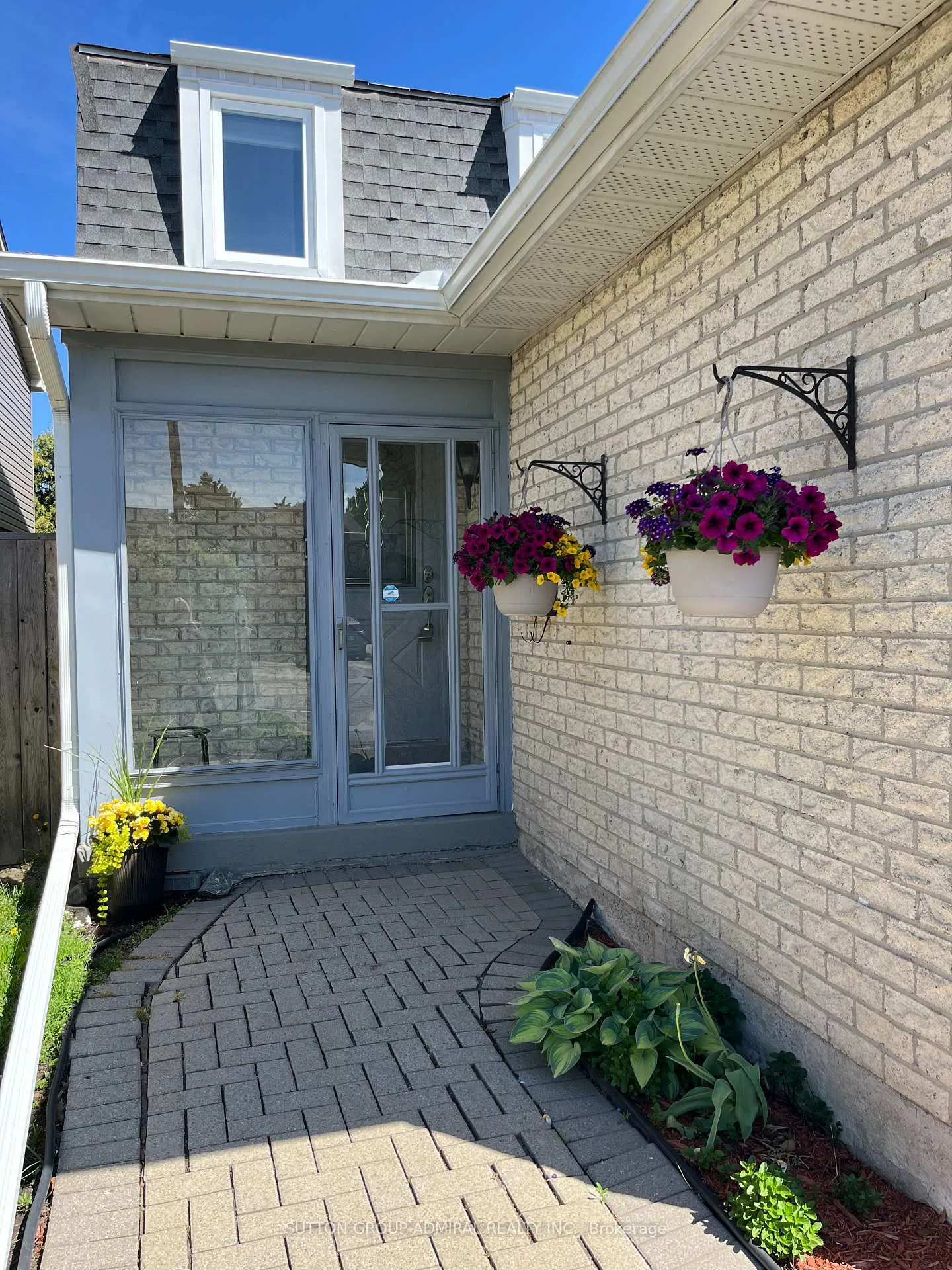 Photo 3 of 218 Mullen Drive, Vaughan, Brownridge — HOMEH