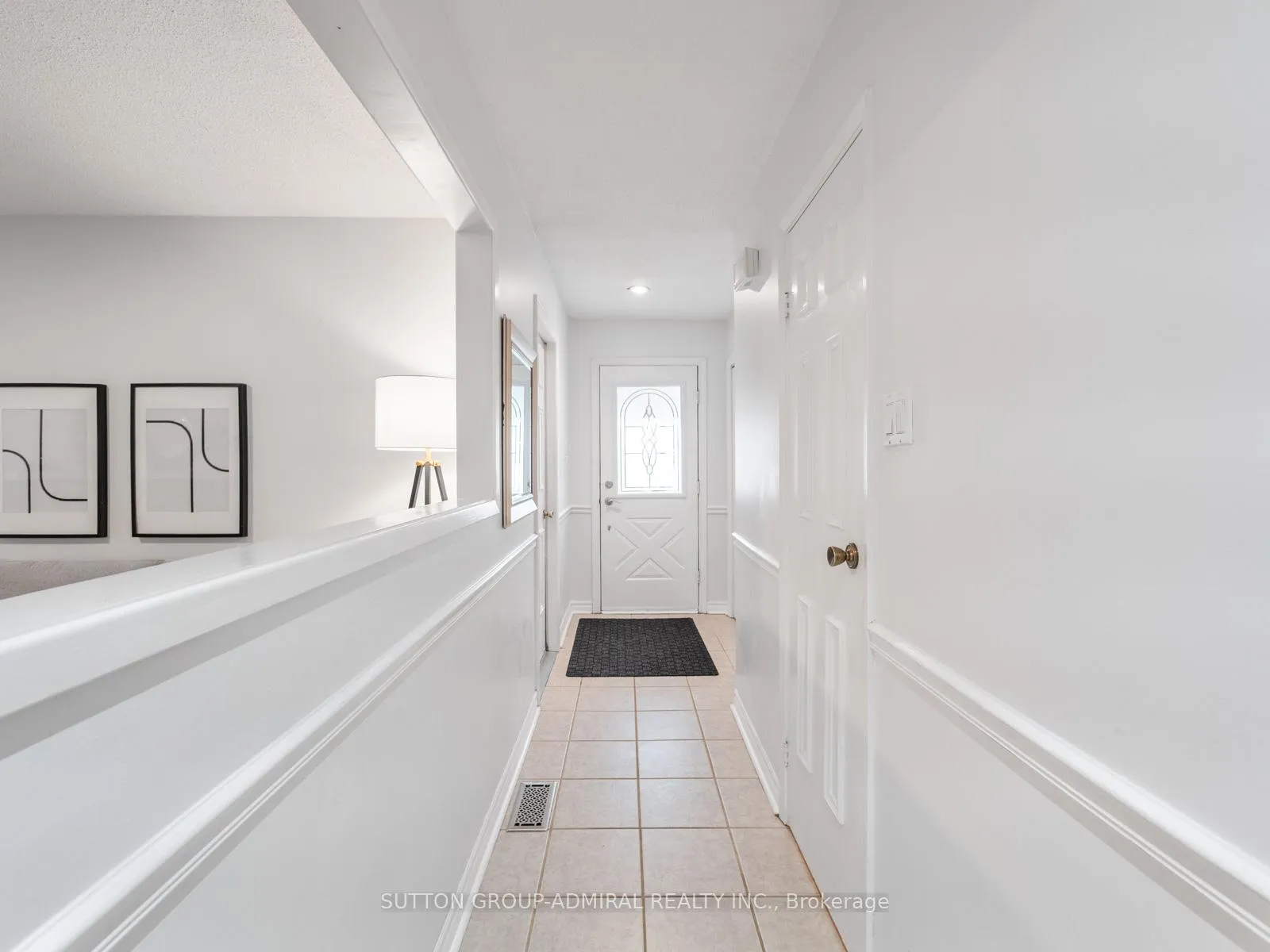 Photo 4 of 218 Mullen Drive, Vaughan, Brownridge — HOMEH