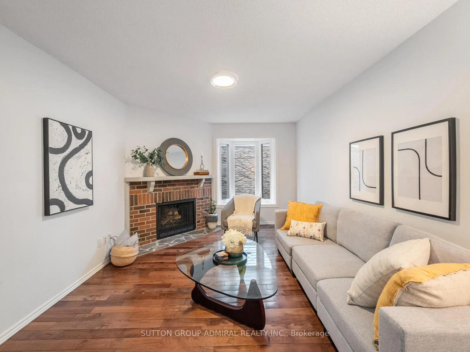 Photo 5 of 218 Mullen Drive, Vaughan, Brownridge — HOMEH