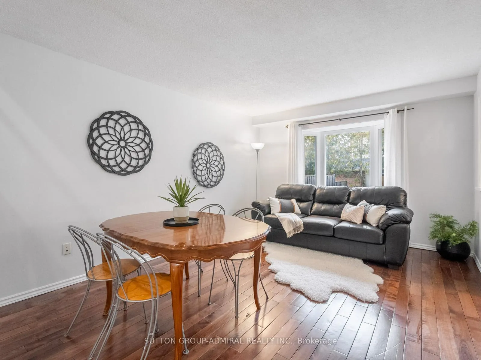 Photo 7 of 218 Mullen Drive, Vaughan, Brownridge — HOMEH