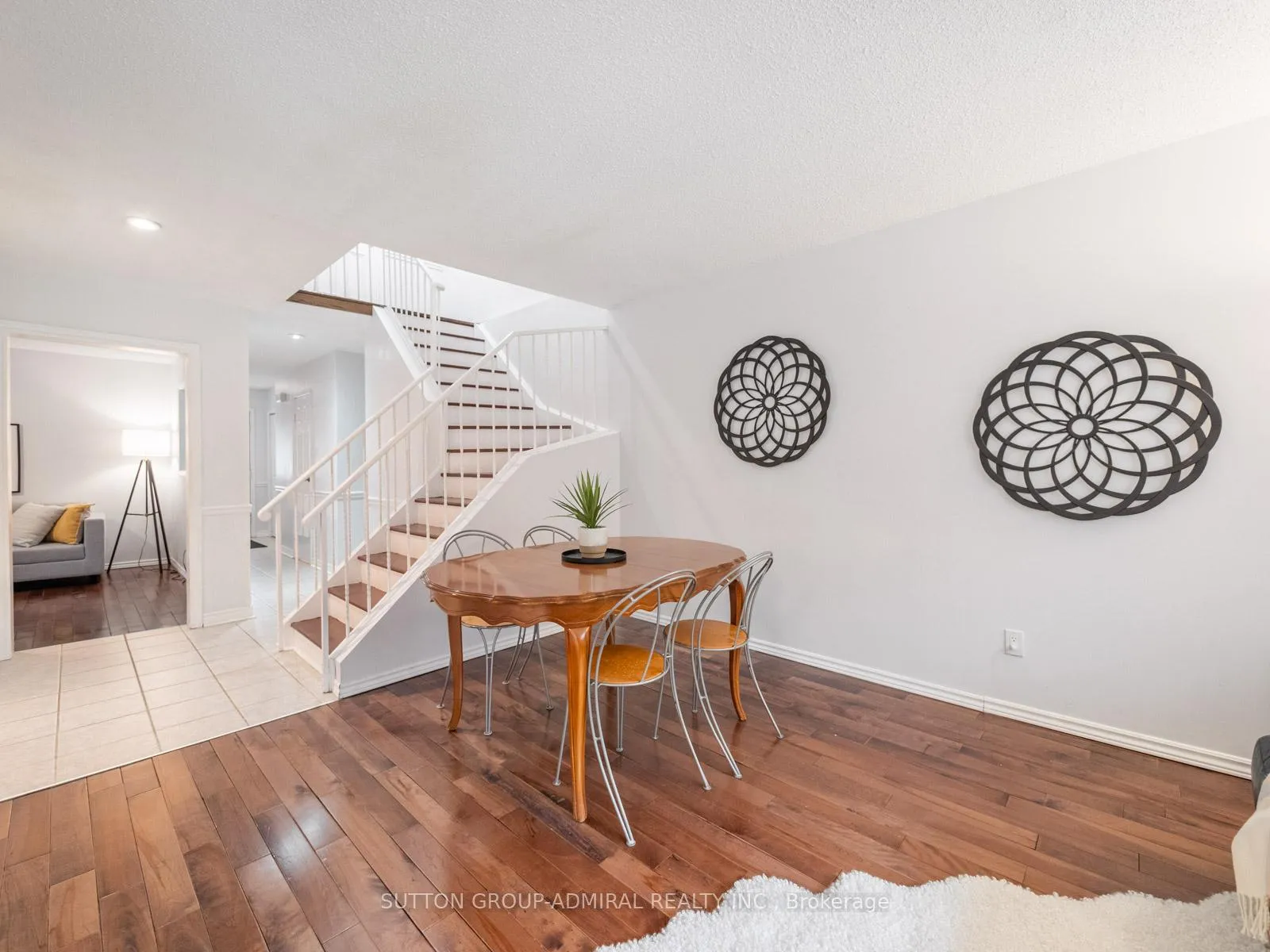 Photo 8 of 218 Mullen Drive, Vaughan, Brownridge — HOMEH