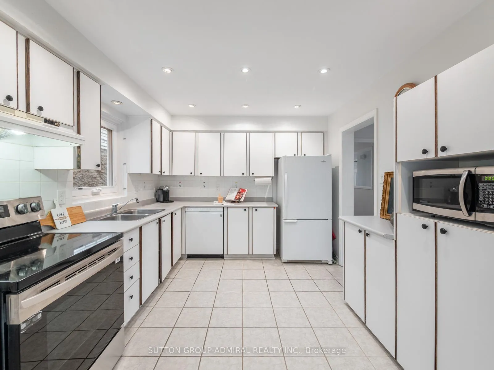 Photo 13 of 218 Mullen Drive, Vaughan, Brownridge — HOMEH