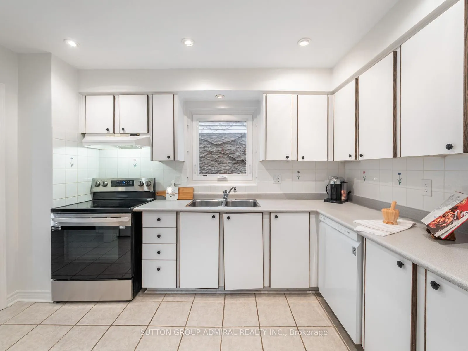 Photo 15 of 218 Mullen Drive, Vaughan, Brownridge — HOMEH