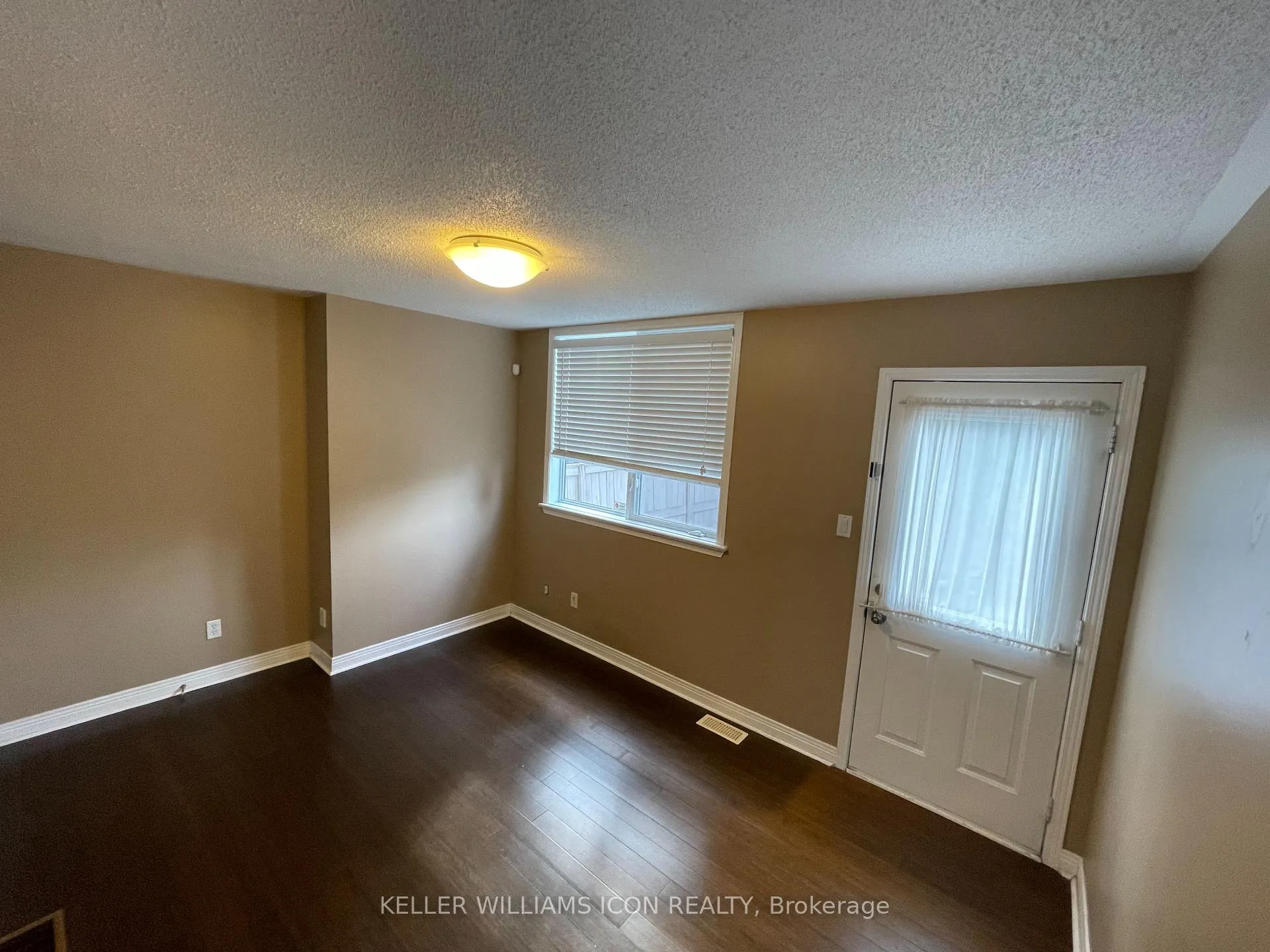 Photo 3 of Unit 2, 825 Grenon Avenue, Ottawa, Britannia Heights — HOMEH