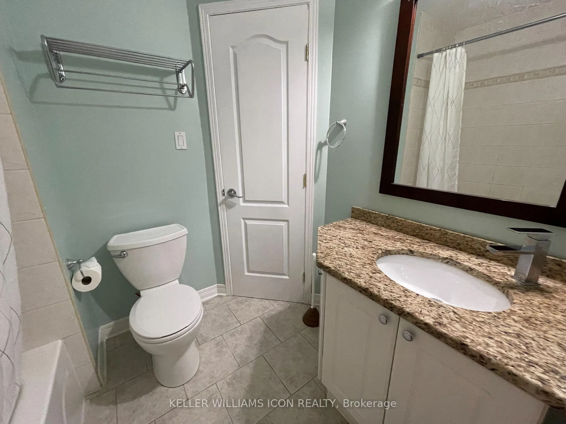 Photo 8 of Unit 2, 825 Grenon Avenue, Ottawa, Britannia Heights — HOMEH