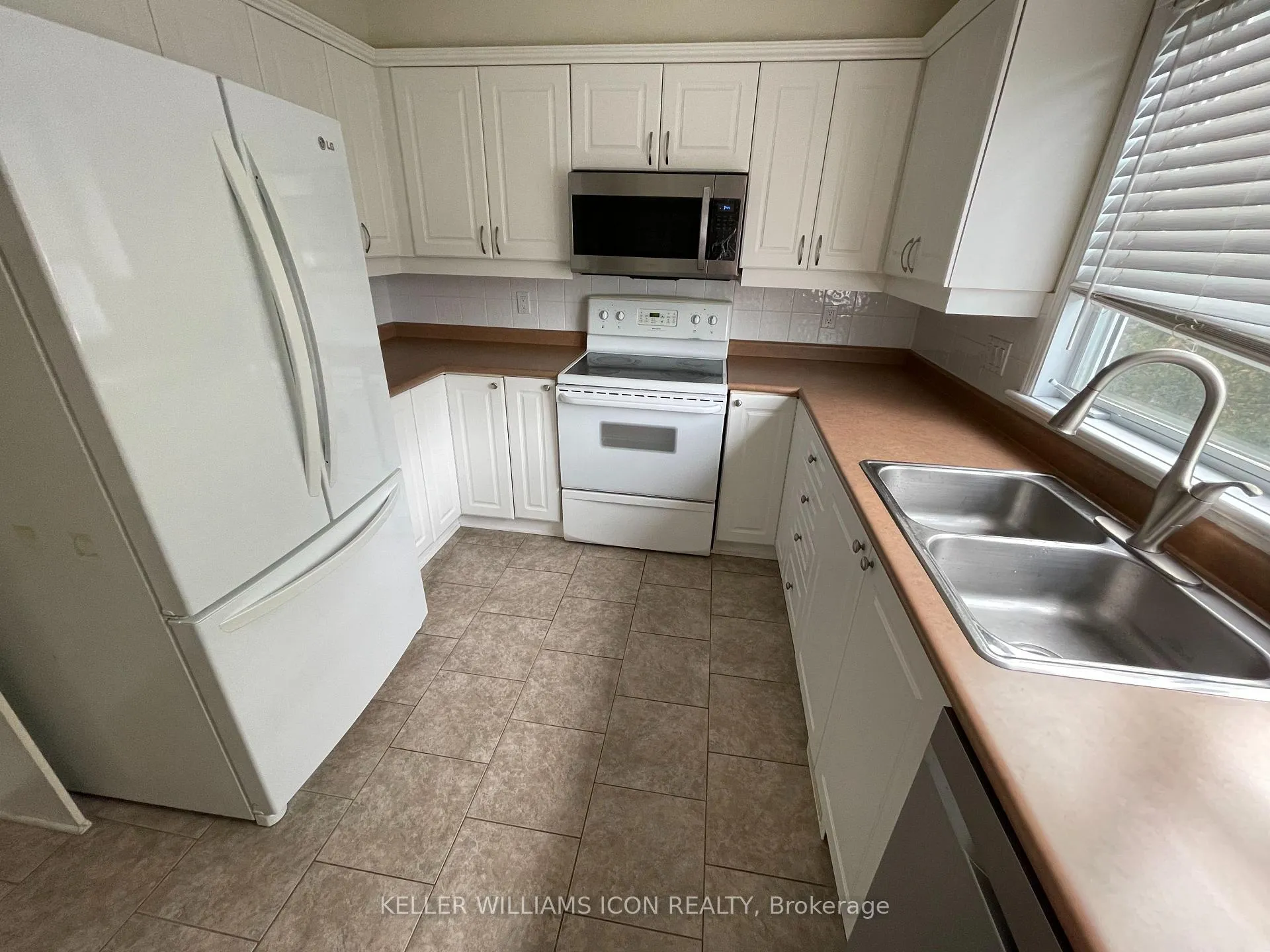Photo 9 of Unit 2, 825 Grenon Avenue, Ottawa, Britannia Heights — HOMEH