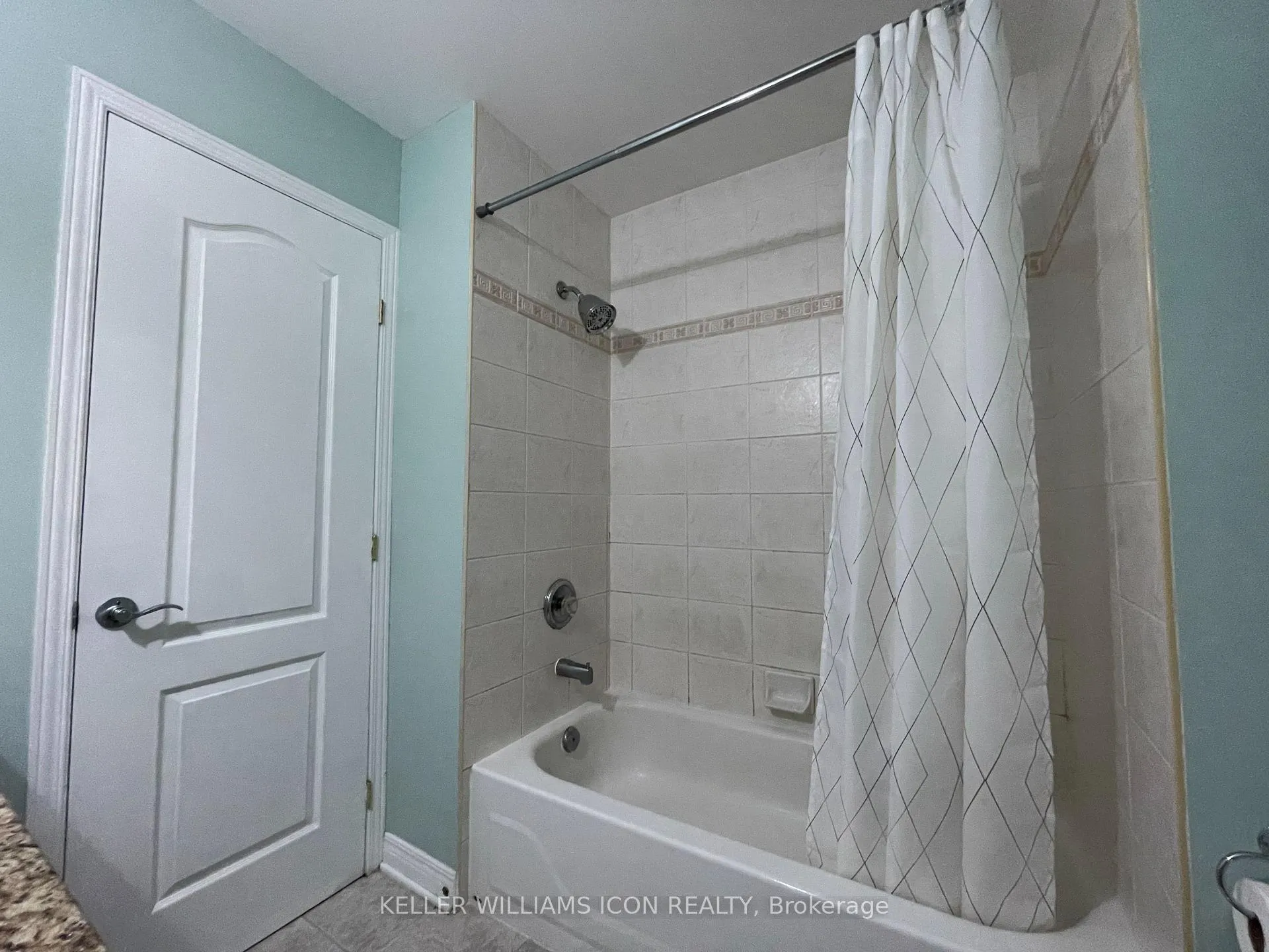 Photo 11 of Unit 2, 825 Grenon Avenue, Ottawa, Britannia Heights — HOMEH