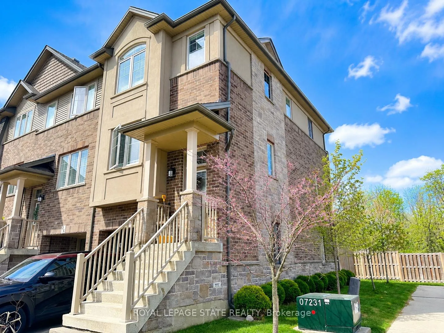 Photo 1 of 37 Barley Lane, Hamilton, Ancaster — HOMEH
