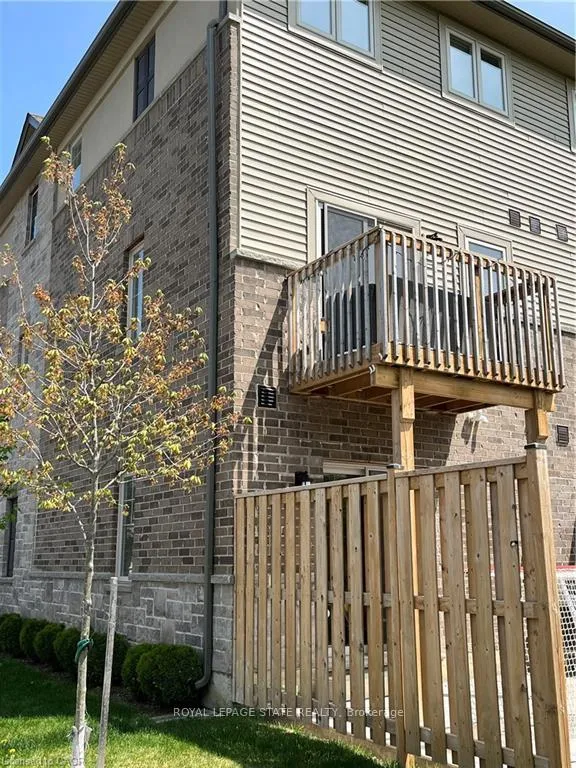 Photo 2 of 37 Barley Lane, Hamilton, Ancaster — HOMEH