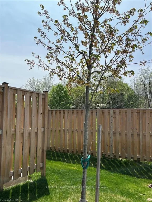 Photo 3 of 37 Barley Lane, Hamilton, Ancaster — HOMEH