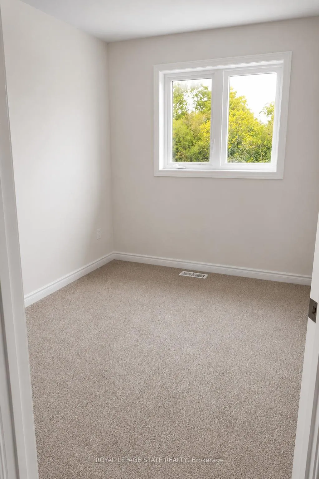 Photo 10 of 37 Barley Lane, Hamilton, Ancaster — HOMEH