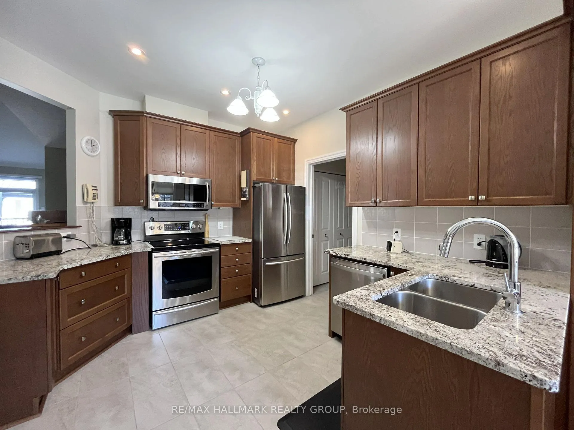 Photo 6 of 533 Peerless Street, Ottawa, Barrhaven - Cedargrove/Fraserdale — HOMEH