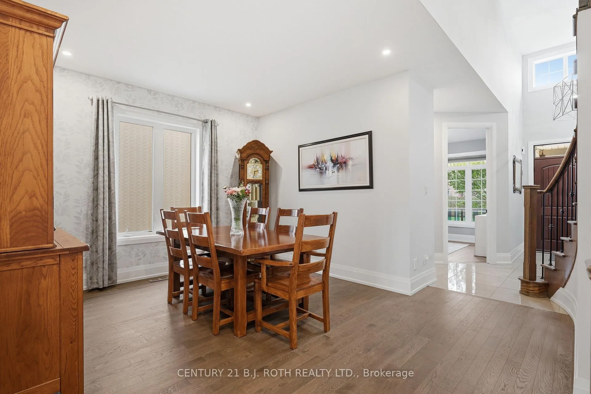 Photo 6 of 131 Trail Boulevard, Springwater, Centre Vespra — HOMEH