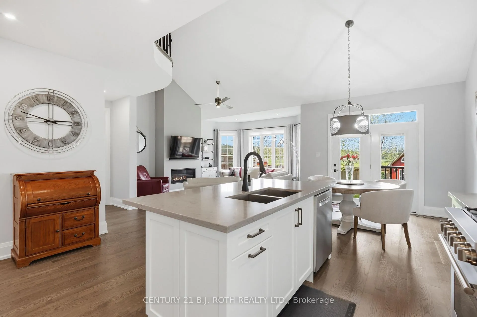 Photo 12 of 131 Trail Boulevard, Springwater, Centre Vespra — HOMEH