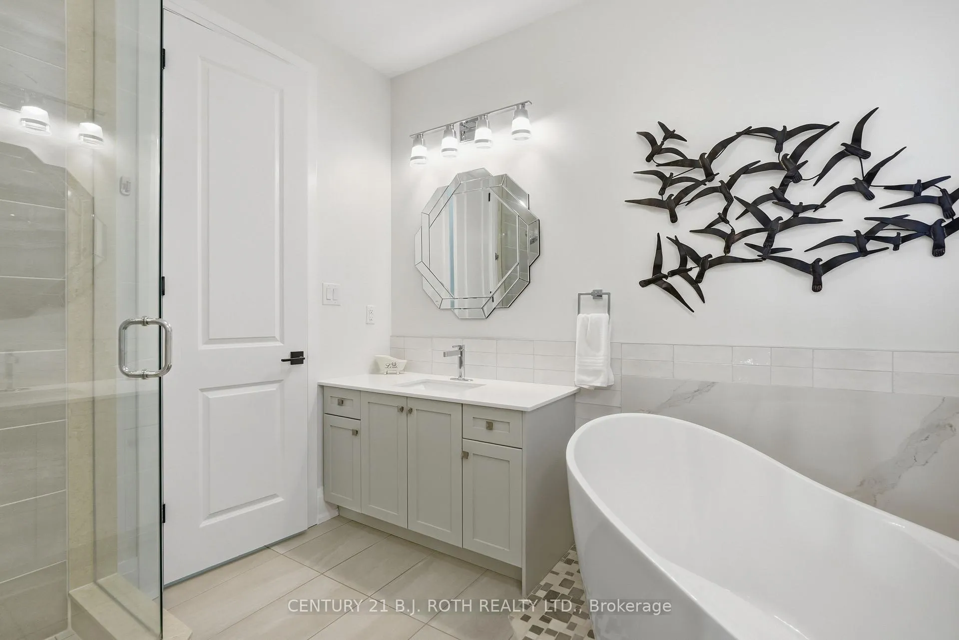 Photo 21 of 131 Trail Boulevard, Springwater, Centre Vespra — HOMEH