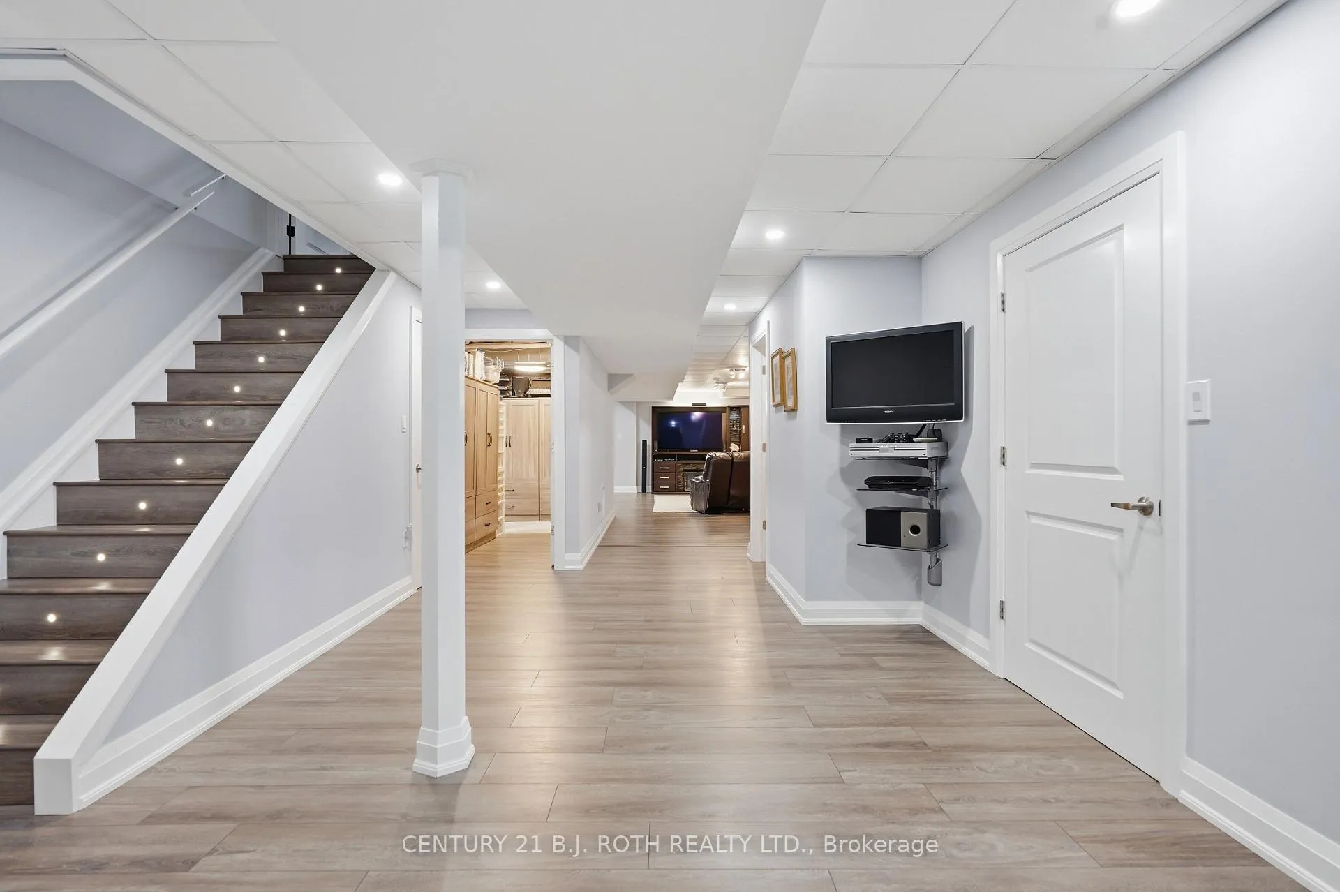 Photo 32 of 131 Trail Boulevard, Springwater, Centre Vespra — HOMEH