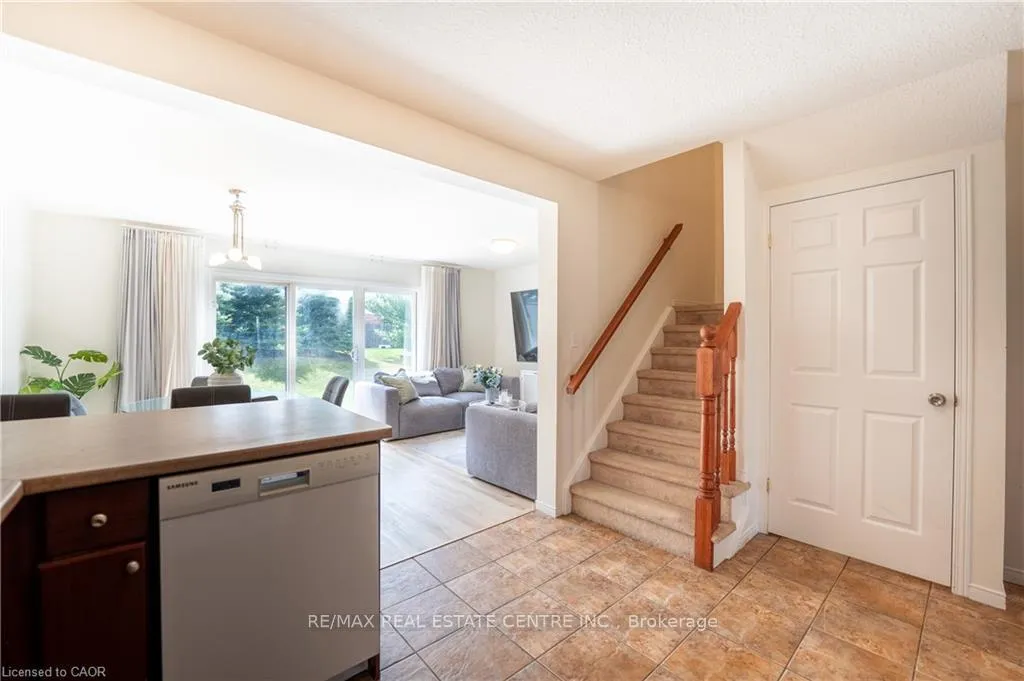 Photo 8 of 30 Fallowfield Drive, Kitchener, Country Hills East — HOMEH