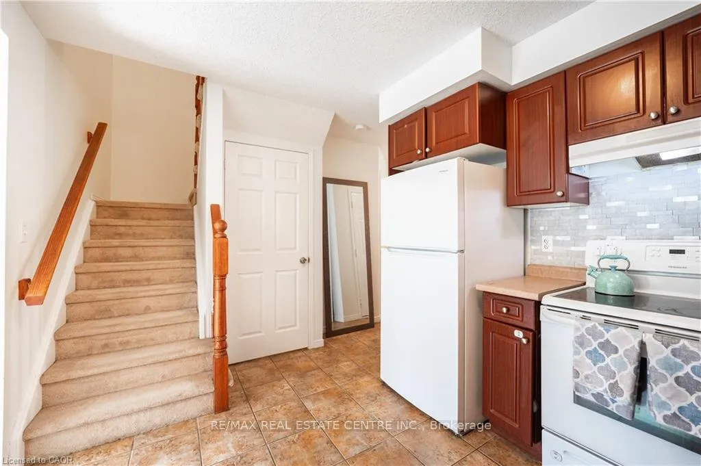 Photo 9 of 30 Fallowfield Drive, Kitchener, Country Hills East — HOMEH