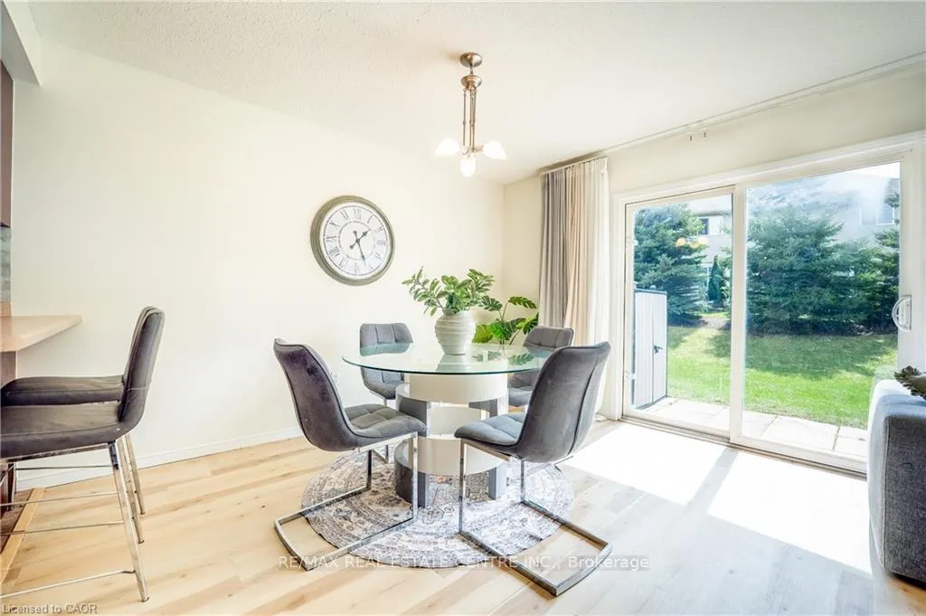 Photo 11 of 30 Fallowfield Drive, Kitchener, Country Hills East — HOMEH